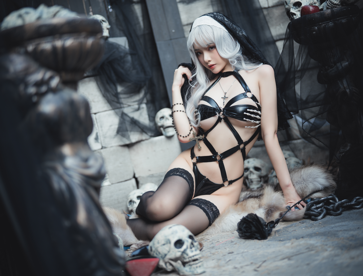 雯妹不讲道理-暗黑修女[28P/403MB]预览图 2