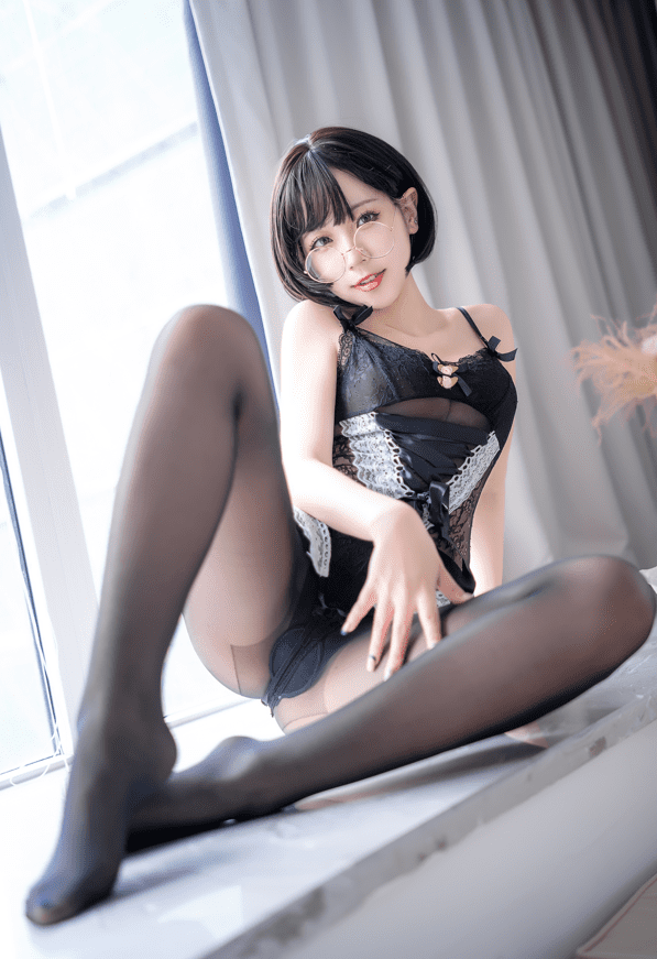 蓝小沂KiKi-黑丝[28P/366MB]预览图 2