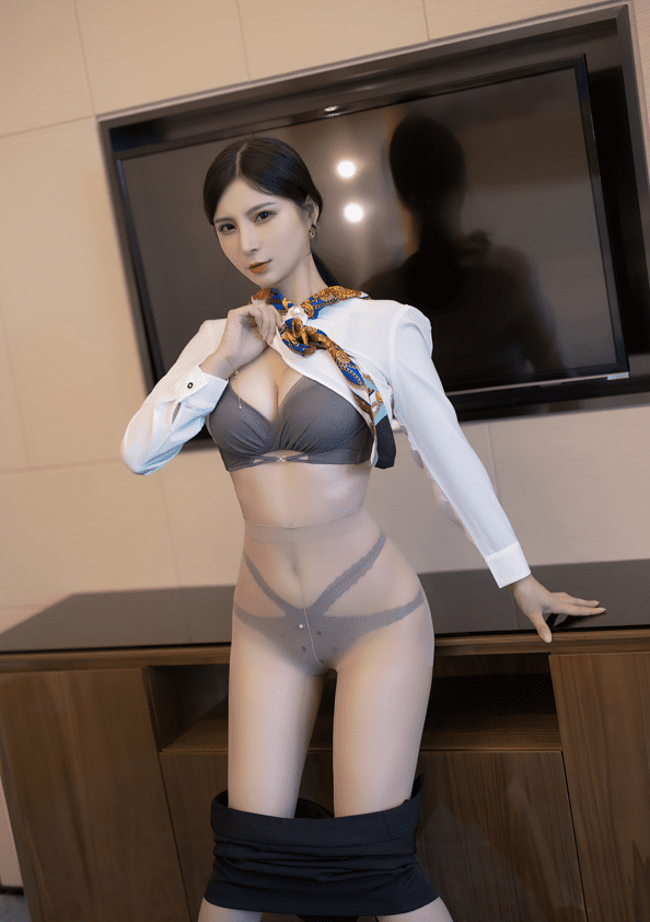 [XiuRen秀人网] 2021.09.09 No.3921 小蛮妖Yummy 优雅华丽的靓丽制服OL [70+1P 592M]预览图 3