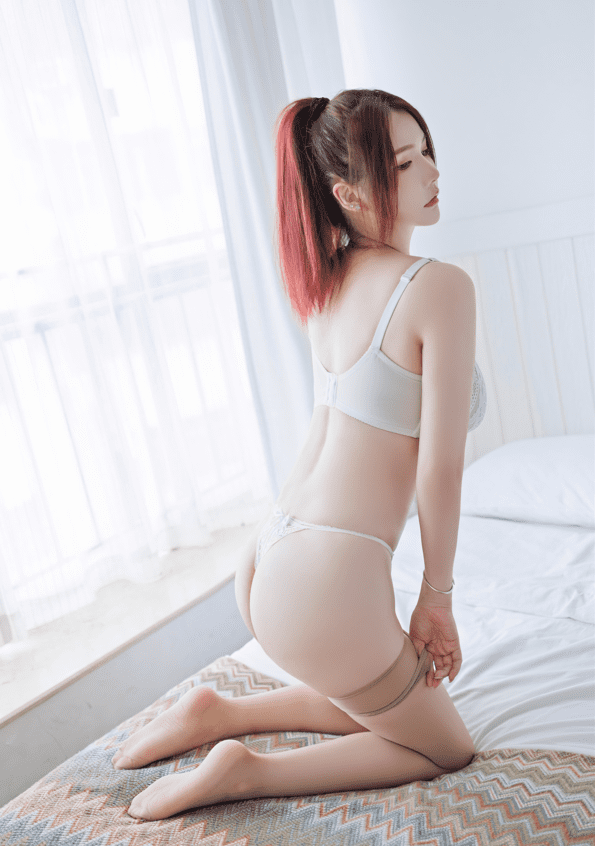 [IMISS爱蜜社] 2021.12.15 VOL.644 Evon陈赞之 蓝色超短裙 [36+1P 292M]预览图 3