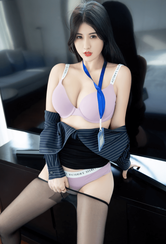 [XiuRen秀人网] 2021.11.30 No.4280 诗诗kiki 魅惑黑丝 [60+1P 520M]预览图 2