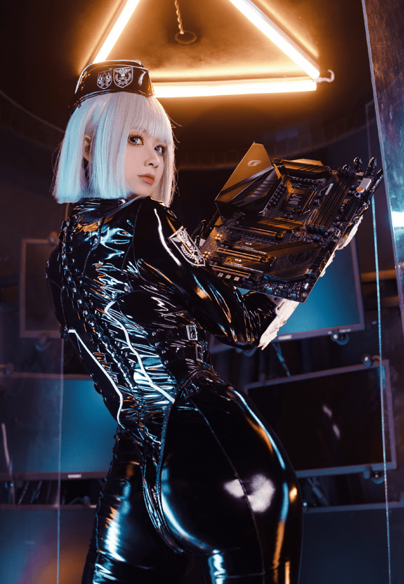 izumi泉桃子 – NO.006 帝国通讯官 [30P-233MB]