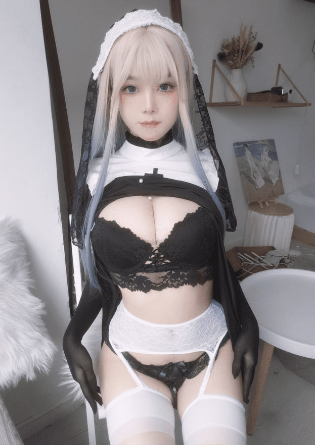 蜜汁猫裘 – NO.083 修女自拍 [35P6V-829MB]预览图 2