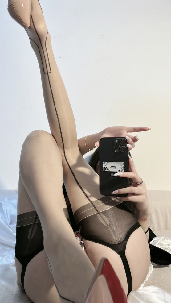 【微密圈】陈佩奇yyyy-撕裂网袜[62P-105MB]预览图 2