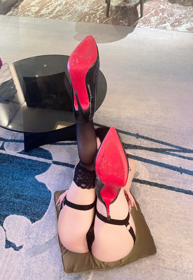 【微密圈】小喵咪ck-黑丝躲猫猫[23P-121MB]预览图 2