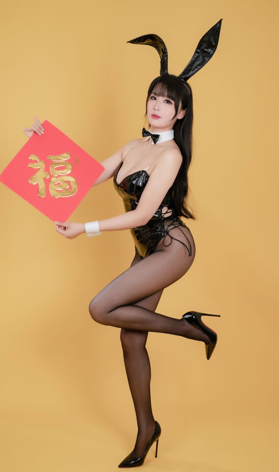 轩萧学姐 – NO.042 新春福兔 黑兔女郎 [20P-45M]预览图 2