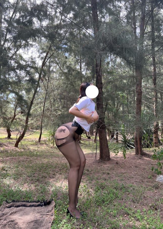 【微密圈】迷人的五姨太-制服OL的户外诱惑 [30P-198M]