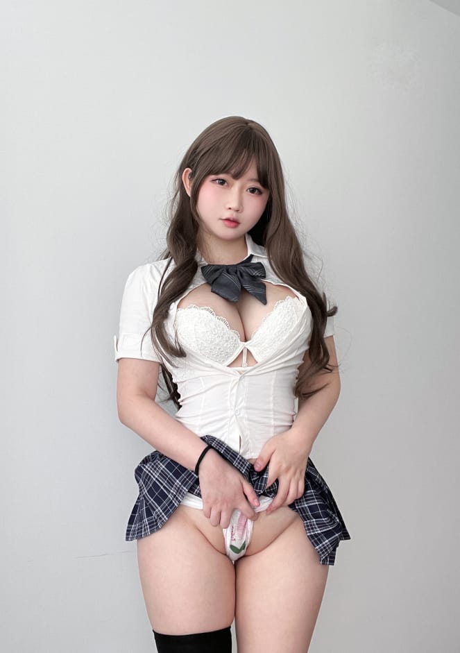 是依酱吖 – NO.074 学姐的日常 [35P3V-994M]预览图 2