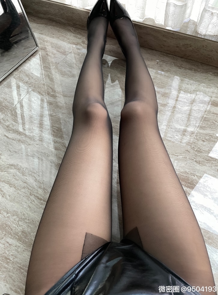 【微密圈】小起本雾-黑丝高跟 [21P-39M]预览图 2