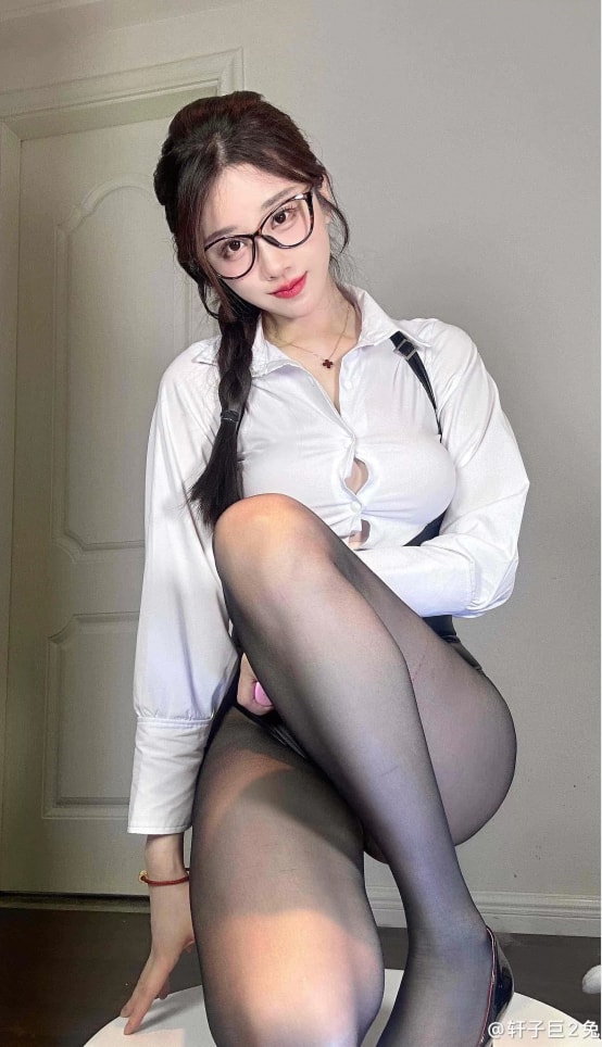 【微密圈】轩子巨二兔-黑丝诱惑 [25P-48M]