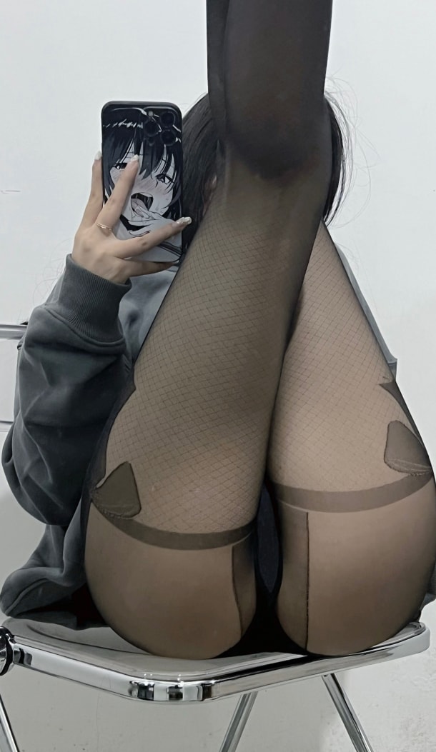 【微密圈】陈佩奇yyyy-红底朝天[34P-39M]预览图 2