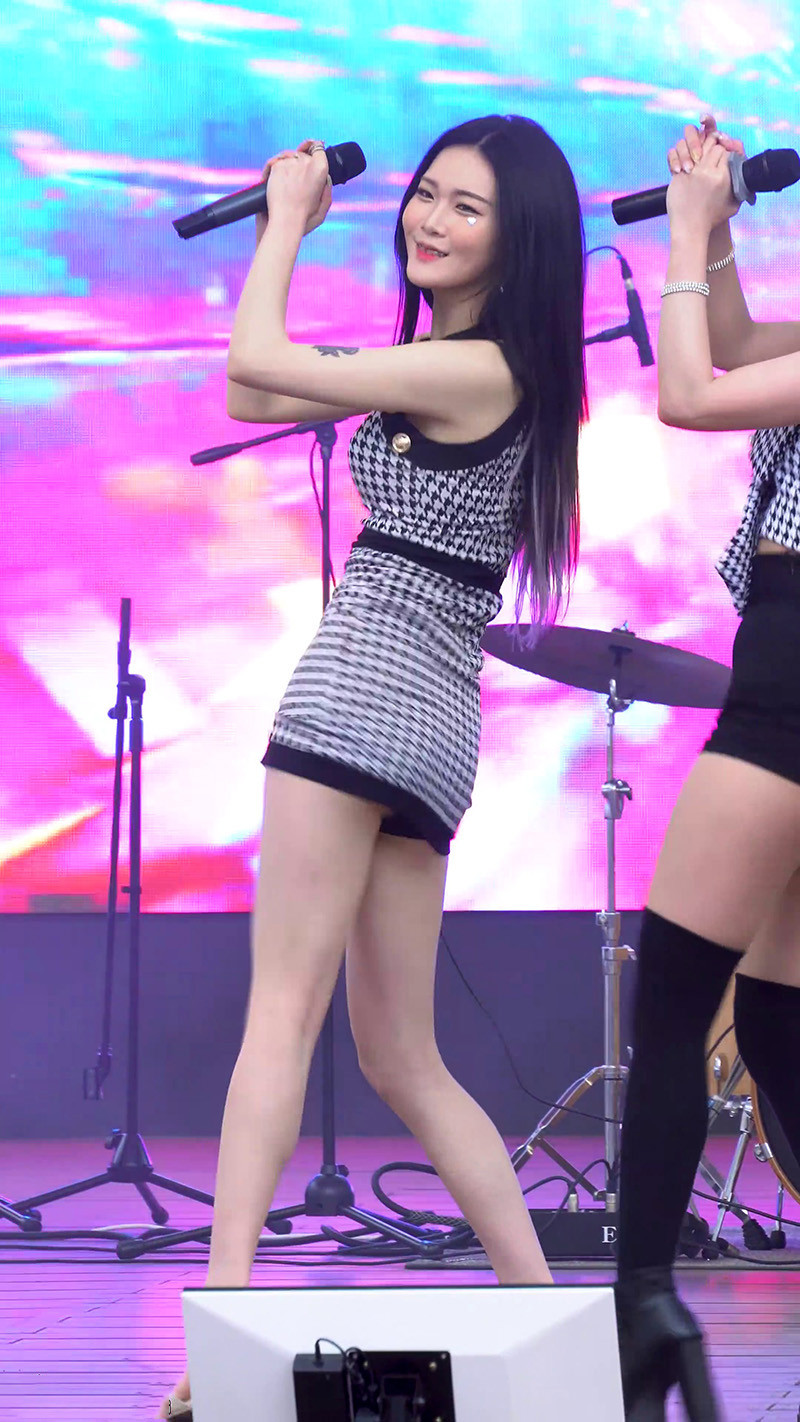 [饭拍]韩国女团Girlcrush Hayun 221015扭胯预览图 3