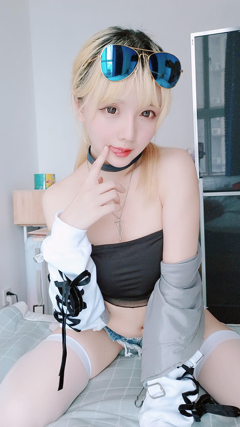 微博红人星之迟迟-莉莉丝 [60P/2V/301MB]预览图 3