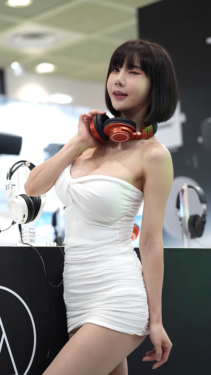 [展会]韩国名模宋珠儿Song Yoo A饭拍秀无水合集[15V/8.14 GB]预览图 2