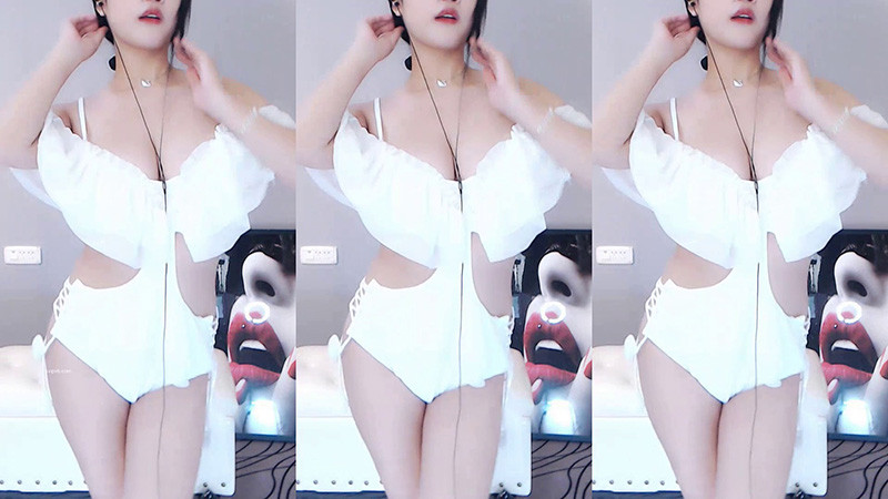 [主播]虎牙主播蓝妹儿钞票枪定制热舞3则预览图 3