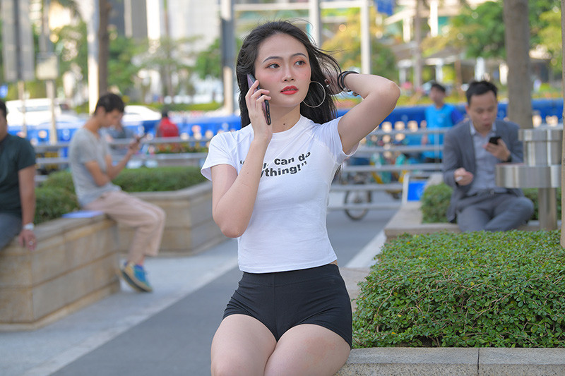 [街拍]228.紧身黑色热裤美女[视频/图片/18.85GB]