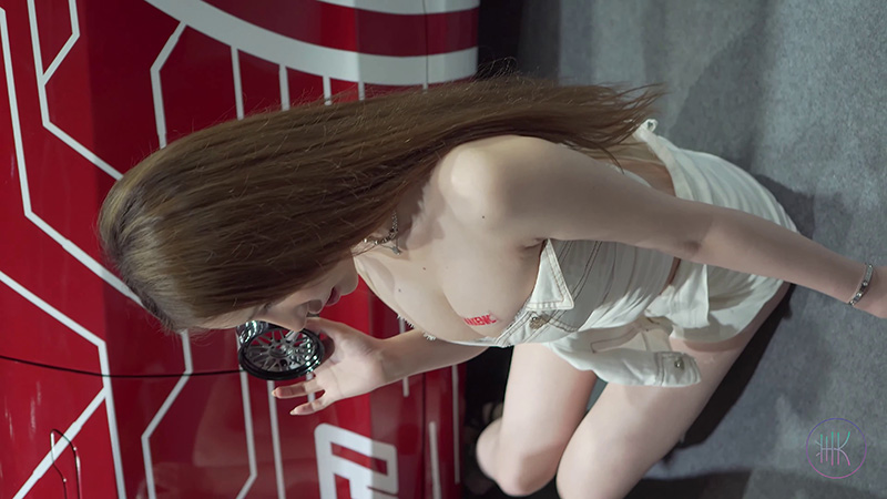 [展会][4K]2021深圳改装车展两位性感车模预览图 2