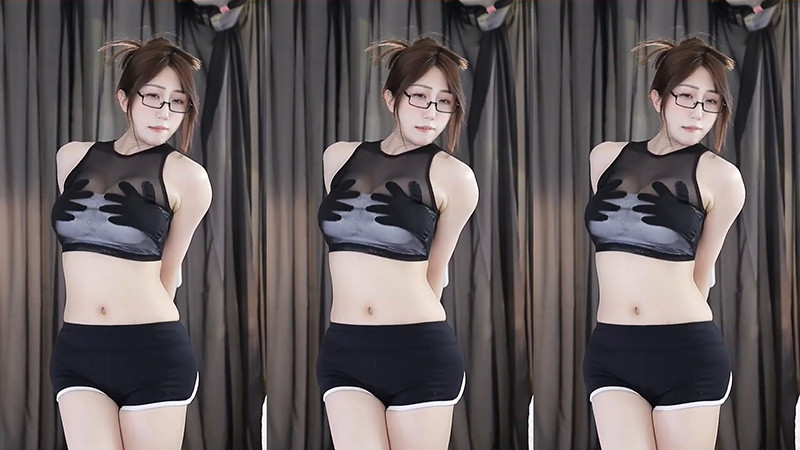 [主播]230205网易CC主播蜜小兔热裤抖臀热舞预览图 2