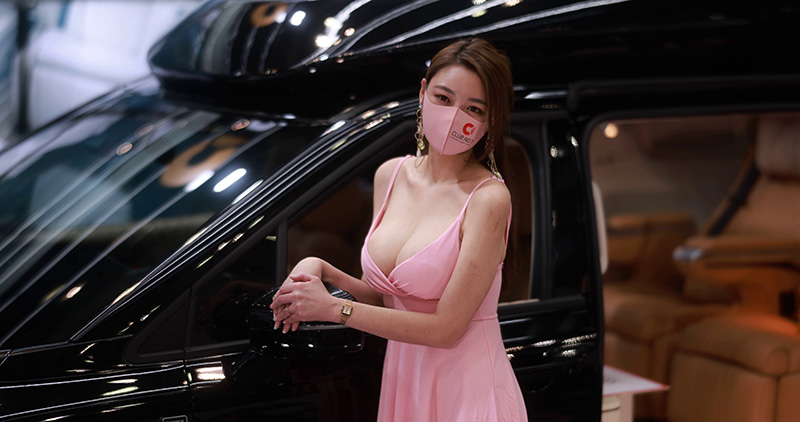 [展会][8k]2021 韩国首尔车展粉色低胸连衣裙模特预览图 2