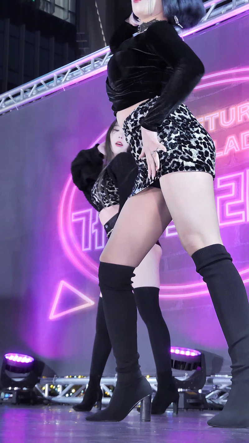 [饭拍]韩国女团Girlcrush Jia Taeri Bomi豹纹短裙预览图 2