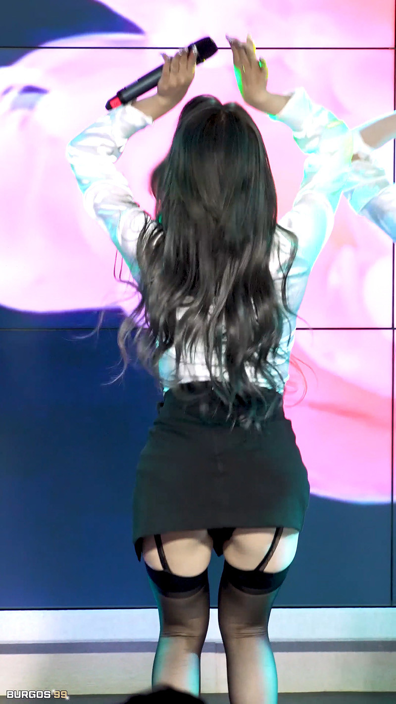 [饭拍]第二届单曲展新舞台服装Girl Crush Bomi热舞预览图 4