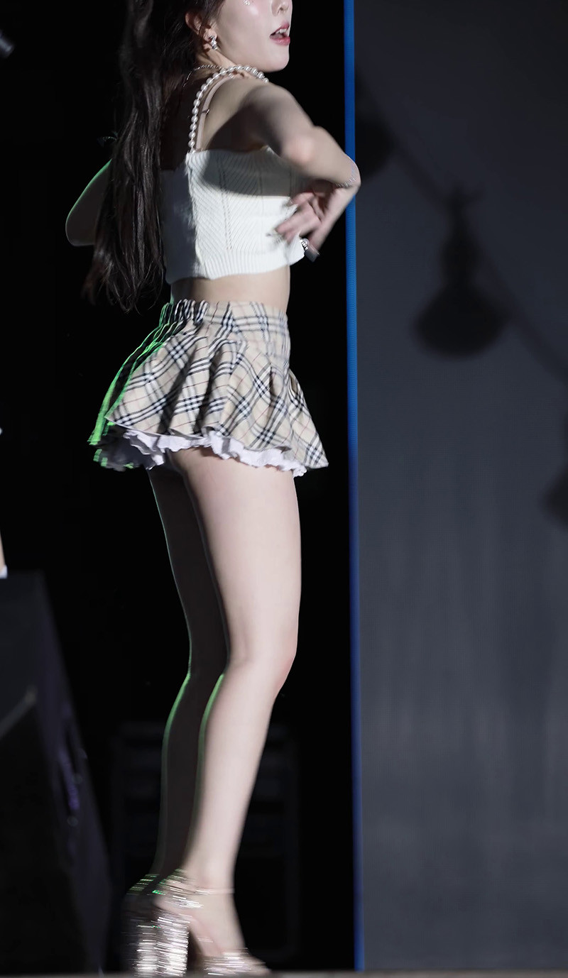 [饭拍]韩国女团Girl Crush ZIA-Rollin超短裙预览图 3