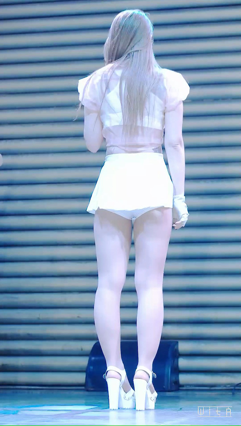 [饭拍]韩国女团BMS (Sooyeon) – Muah_April 东大门表演