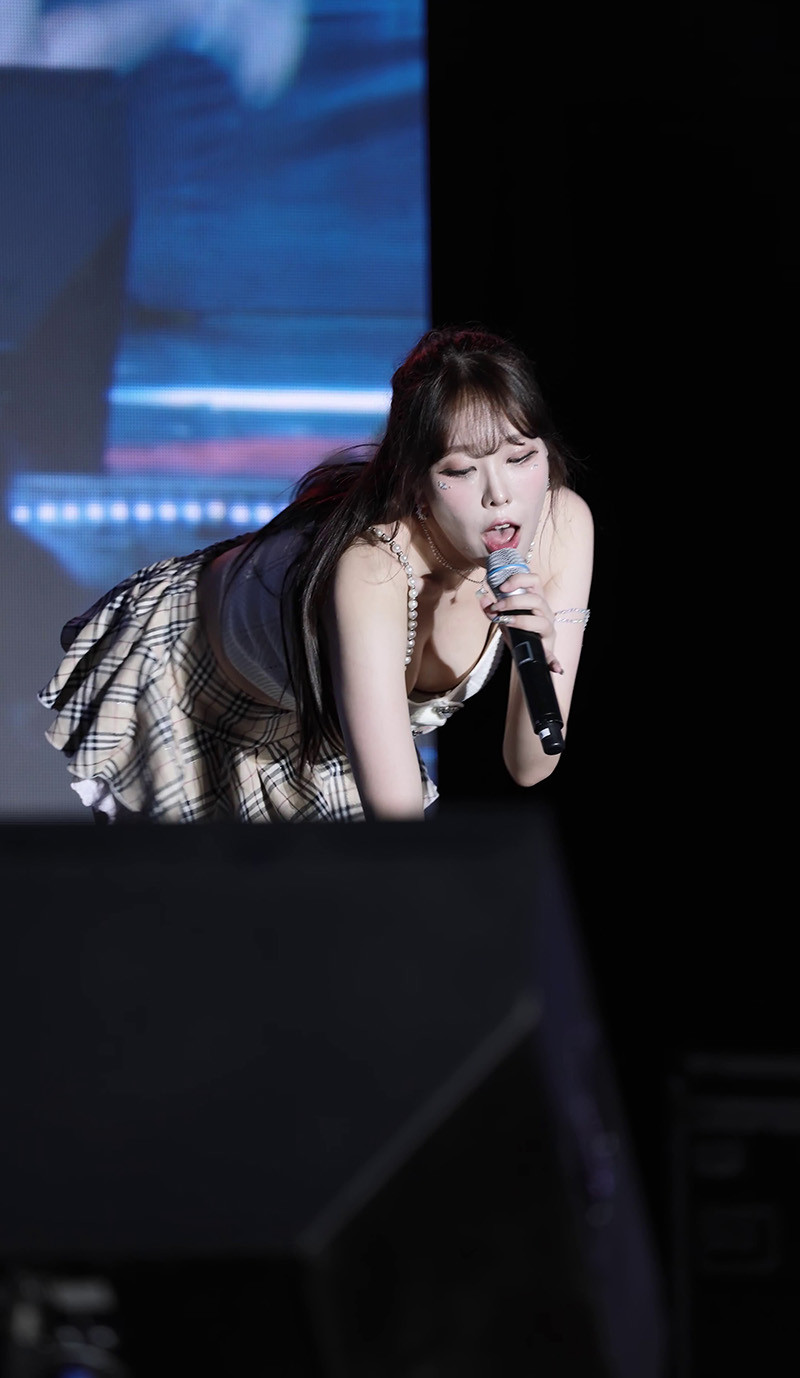 [饭拍]韩国女团Girl Crush ZIA-Rollin超短裙预览图 2