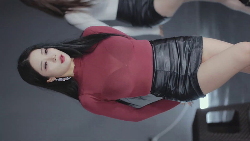 [热舞]韩国女团Girl Crush波美(BoMi)-Rollin红色微透视黑色皮裙热舞预览图 3
