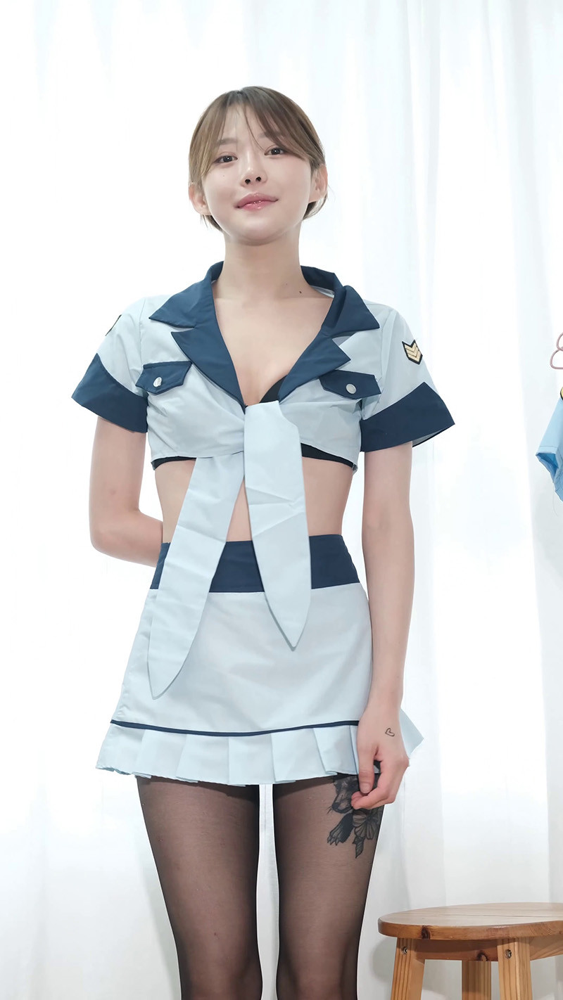 [写真]lookbook竖版拍摄空姐制服换装2则预览图 3