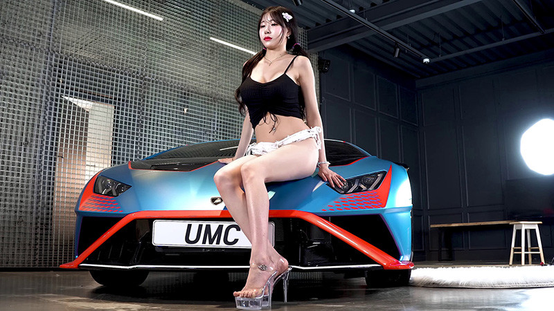 [展会]2022年UMC mini车展韩国模特敏哈林Min Harin白色热裤预览图 2