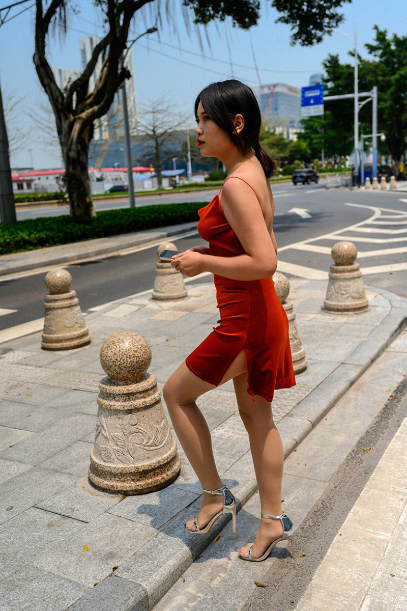 [街拍]F5.红裙肉丝萌宝儿到河边散心[图片/视频/12.85G]预览图 2