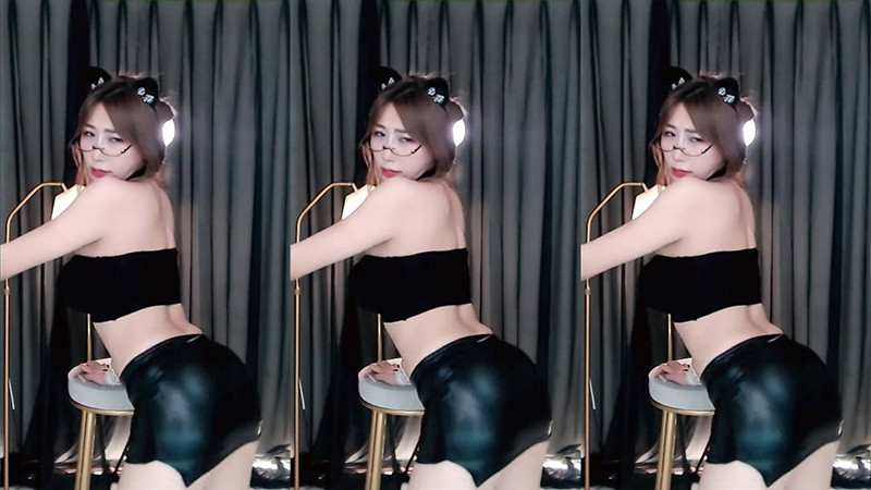 [主播]网易CC主播蜜小兔低胸皮裙抖胸抖臀热舞