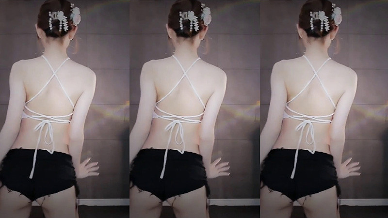 [主播]网易CC直播笔芯小乔巴(乔巴音)肚兜慢摇220829录制预览图 3