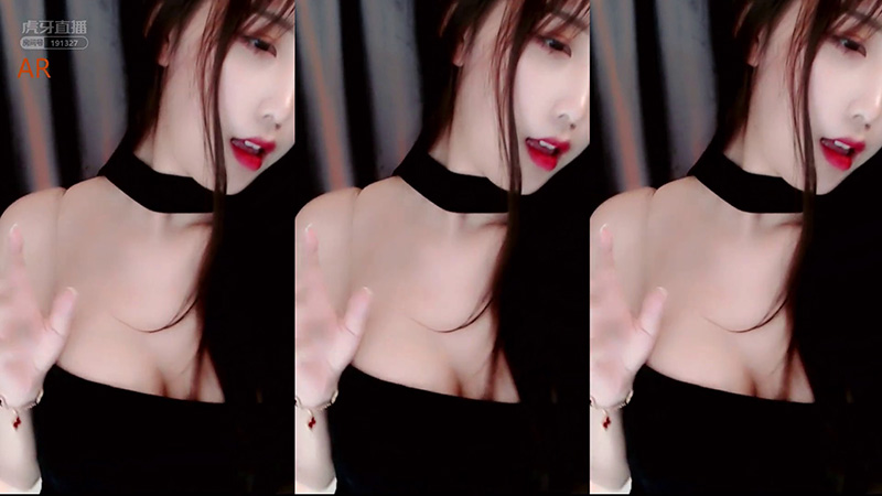 [主播]虎牙林软软黑色抹胸牛仔热舞预览图 2