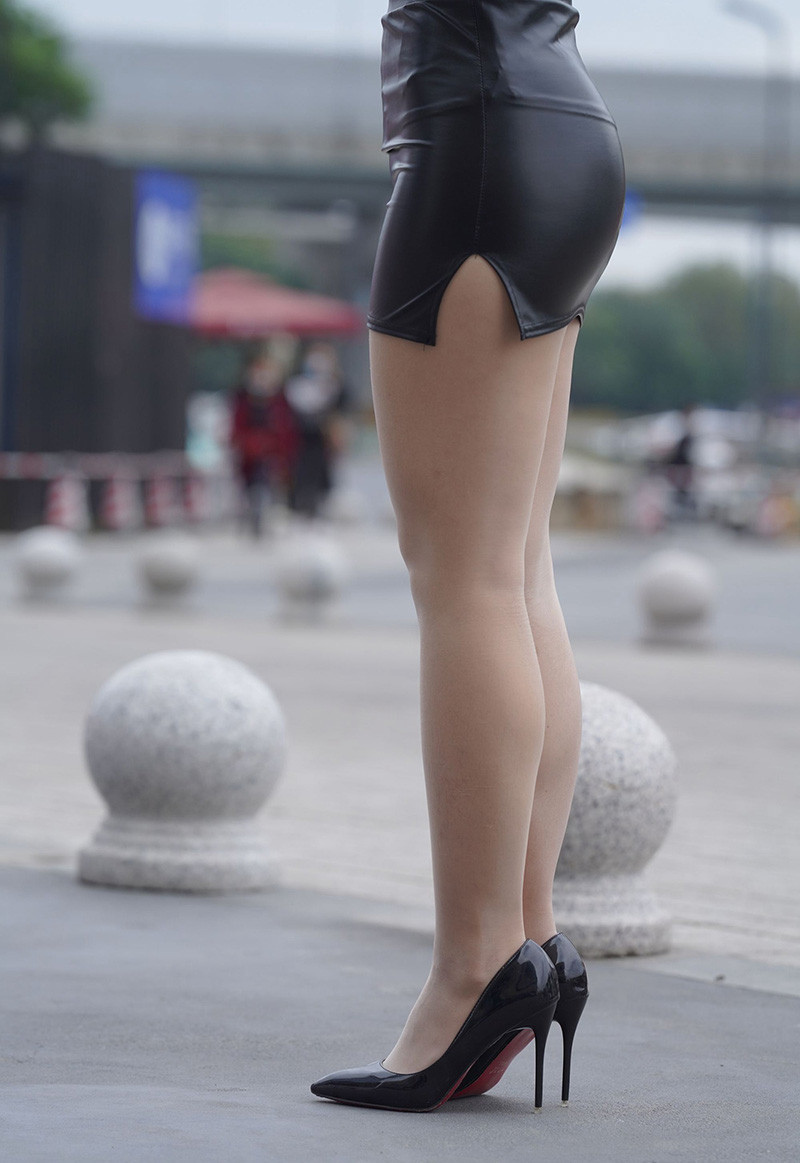 [街拍]F197.[牛男街拍]紧俏的制服皮裙女孩[图片/视频/15.72GB]预览图 4