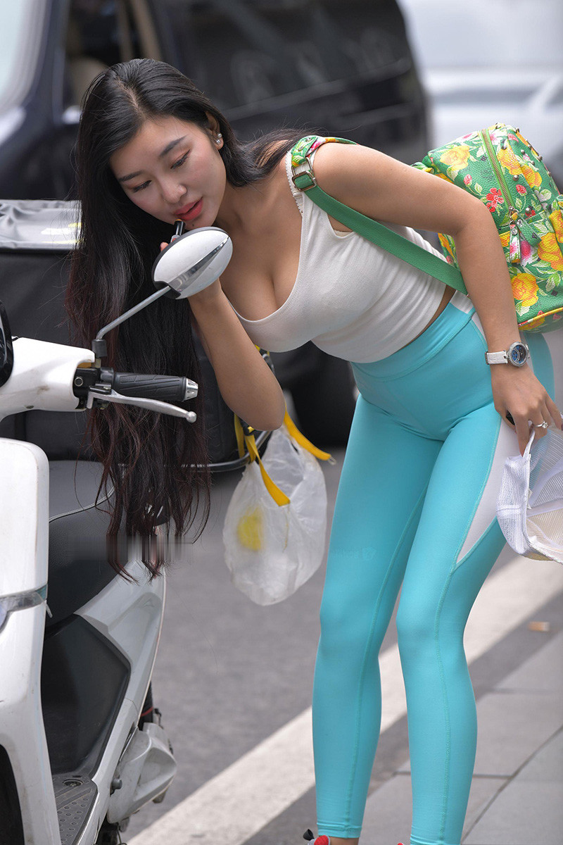 [街拍]59.丰满媚娘绿色紧身裤[图片/视频/11.05GB]预览图 2