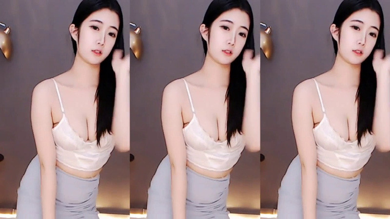 [主播]网易CC直播小乖乖付费群定制热舞[4V/911.3M]