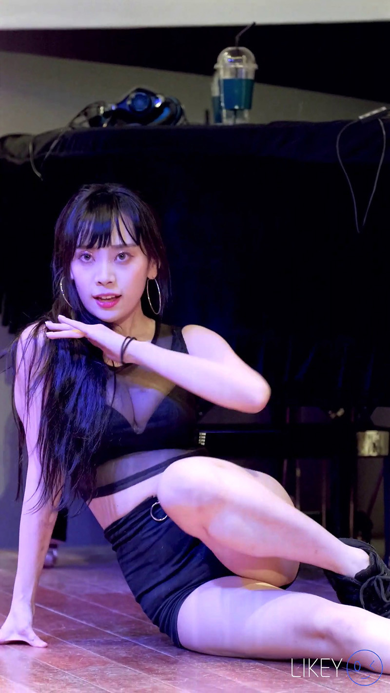 [展会]饭拍杨桃热裤事业线热舞预览图 2