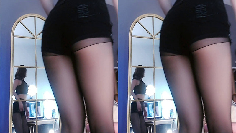 [主播]虎牙主播御姐话社玉兔定制黑丝抖臀表情舞2则