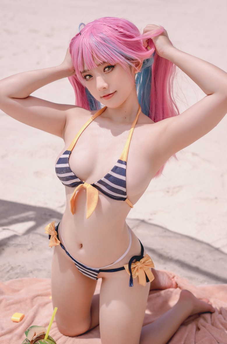 Messie Huang – Aqua Bikini
