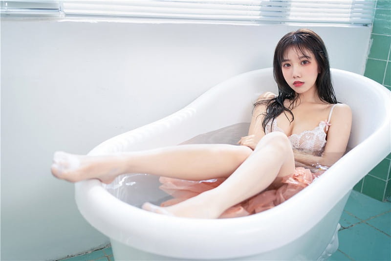 [正妹]微博性感妹子果咩酱wCOS私房作品含随包视频预览图 3