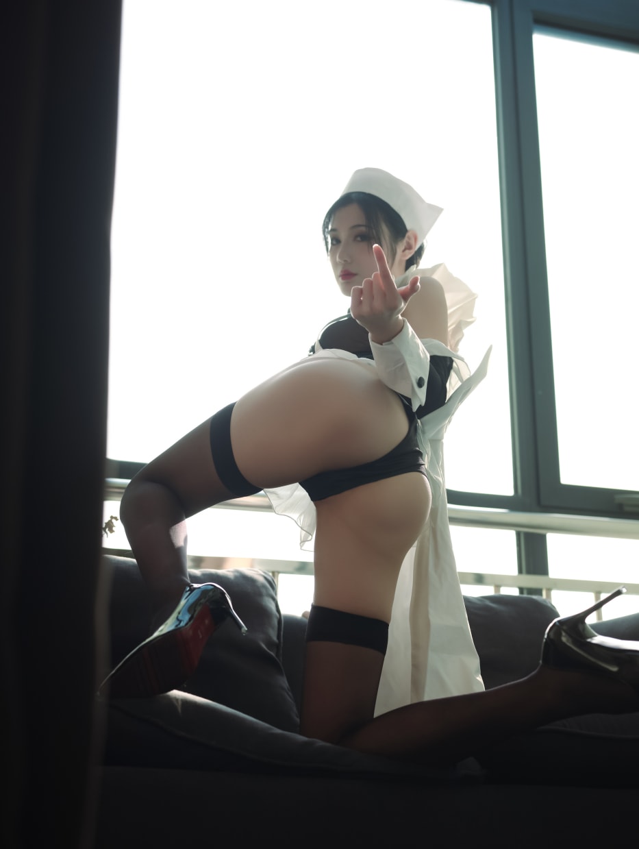 一米八的大梨子 NO.26 吊带袜女仆预览图 2