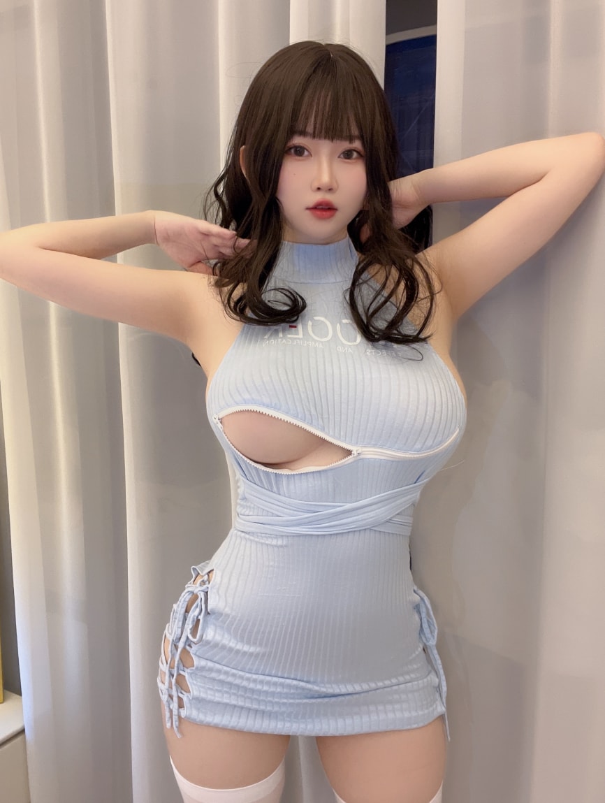 是依酱吖 – 丰满诱人写真作品套图合集【持续更新中】预览图 7